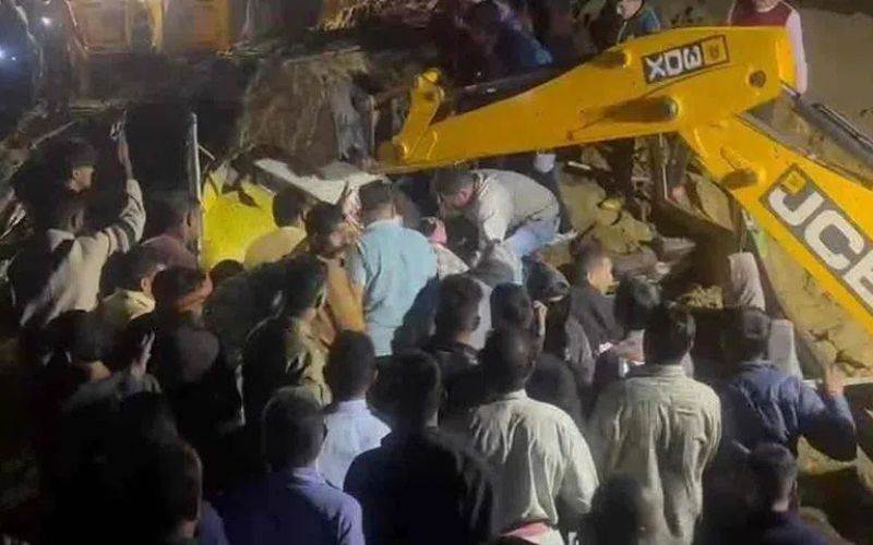  ہماچل پردیش میں نجی بس لینڈ سلائیڈنگ کا شکار۔ حادثہ میں 18 ہلاک  